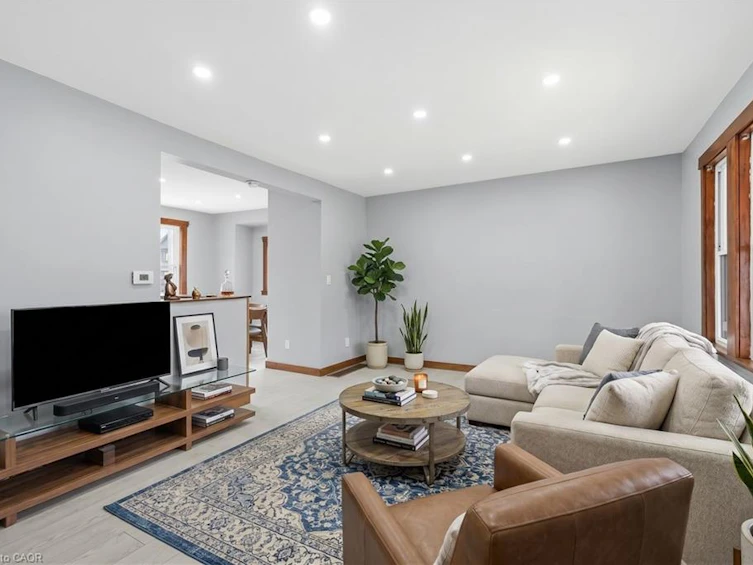 570 Cannon Street E, Hamilton, ON, L8L 2G4 - 5