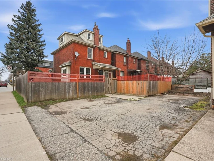 570 Cannon Street E, Hamilton, ON, L8L 2G4 - 38