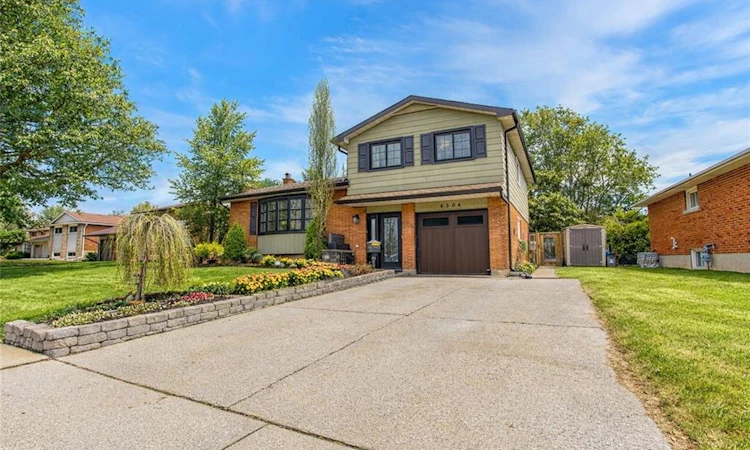 4504 Queensway Gardens