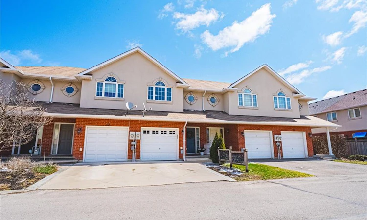 41-20 Mcconkey Crescent