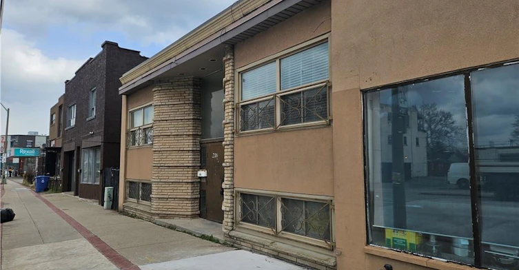 4-216 Parkdale Avenue N, Hamilton, ON, L8H 5X5