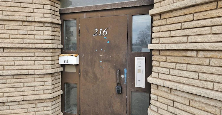 4-216 Parkdale Avenue N, Hamilton, ON, L8H 5X5 - 2