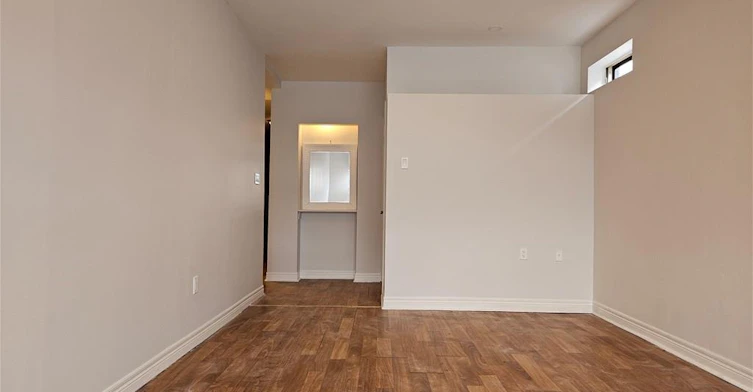 4-216 Parkdale Avenue N, Hamilton, ON, L8H 5X5 - 7