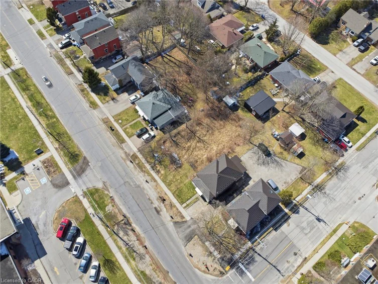 33 College Avenue W, Guelph, ON, N1G 1R8 - 17