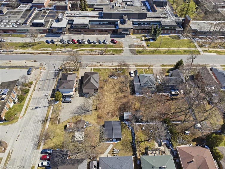 33 College Avenue W, Guelph, ON, N1G 1R8 - 12