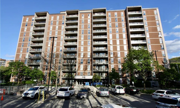 802-1964 Main Street W