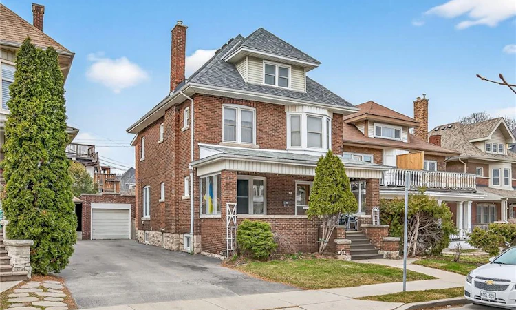 96 Barnesdale Boulevard S
