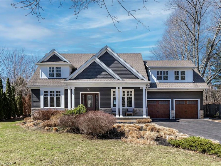 400 Hamilton Drive, Hamilton, ON, L9G 2B1