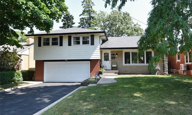 33 Burwell Avenue