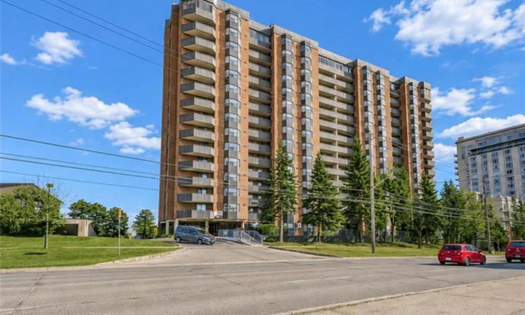 804-3845 Lakeshore Boulevard W
