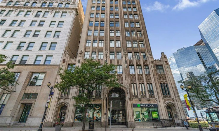 303-36 James Street S