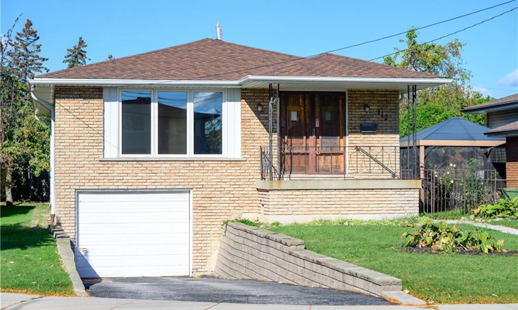 112 Purdy Crescent