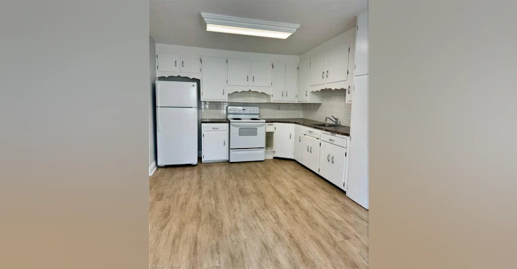 52 Walter Street, Kitchener, ON, N2G 1S1 - 2