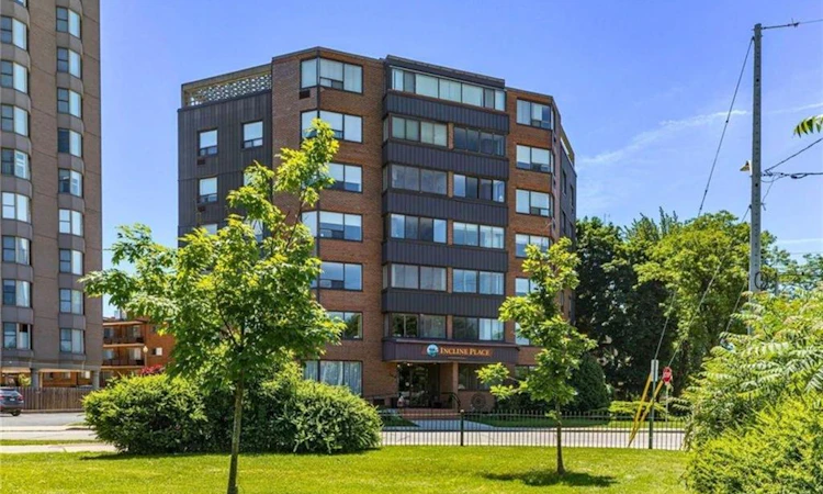 201-166 Mountain Park Avenue