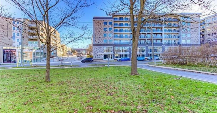 301B-275 Larch Street, Waterloo, ON, N2L 3R2 - 2