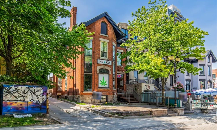 38 Hess Street S