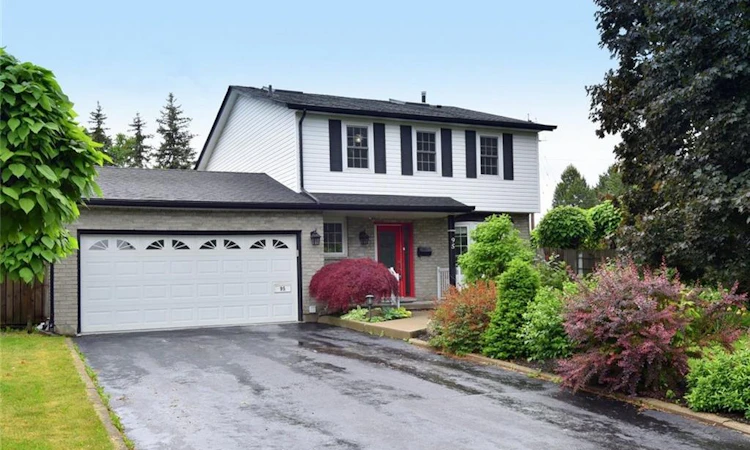95 Birchpark Drive N