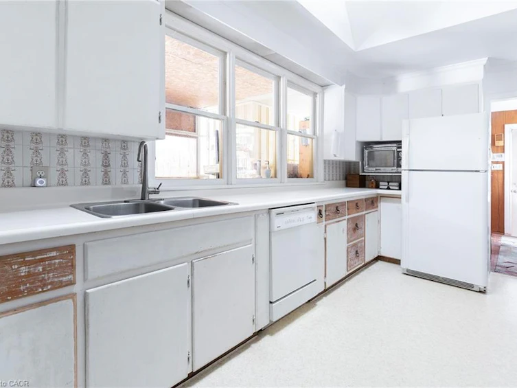 5 Homestead Avenue, Hamilton, ON, L9H 5Y6 - 4