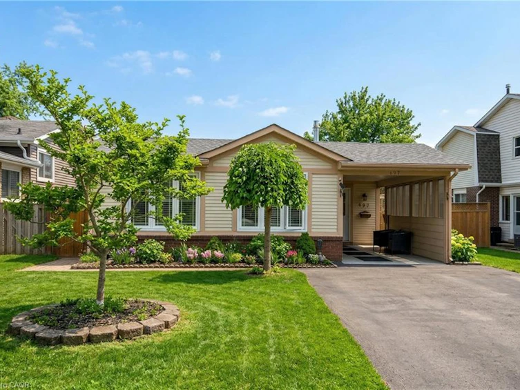 697 Lomond Crescent, Burlington, ON, L7L 2N8
