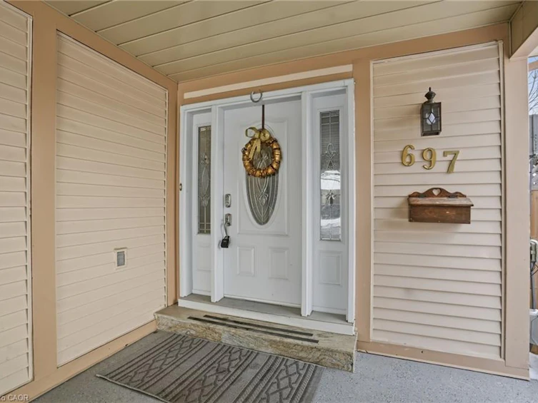 697 Lomond Crescent, Burlington, ON, L7L 2N8 - 4