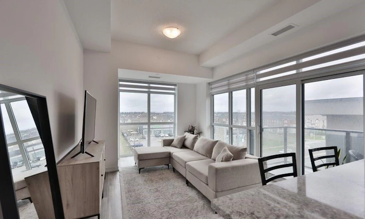 506-470 Dundas Street E