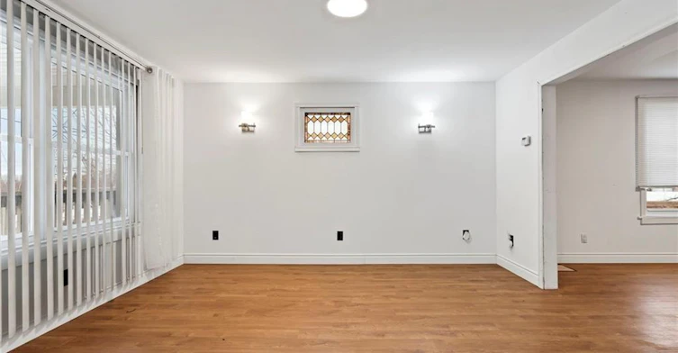 5292 Bridge Street, Niagara Falls, ON, L2E 2T3 - 5