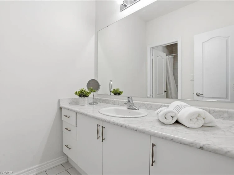 24 Great Falls Boulevard, Hamilton, ON, L8B 1X8 - 27
