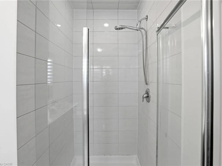 24 Great Falls Boulevard, Hamilton, ON, L8B 1X8 - 24
