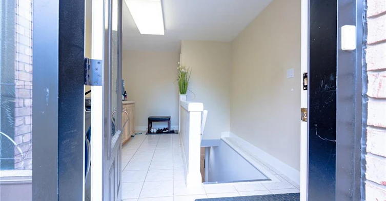 Lower-80 Deerview Avenue, Hamilton, ON, L9G 4S2 - 3