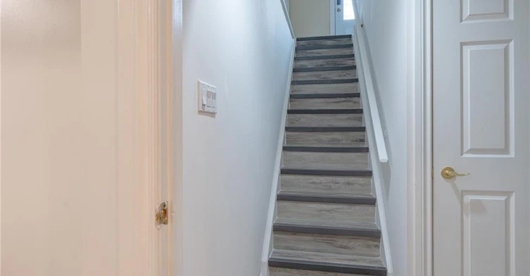 Lower-80 Deerview Avenue, Hamilton, ON, L9G 4S2 - 4