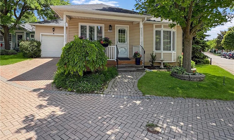 232 Silverbirch Boulevard