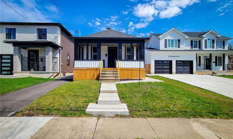 98 Welland Street N