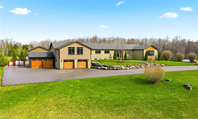 1371 10th Concession Road W