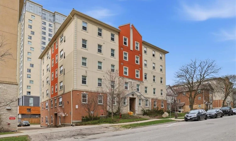 401-253 Lester Street