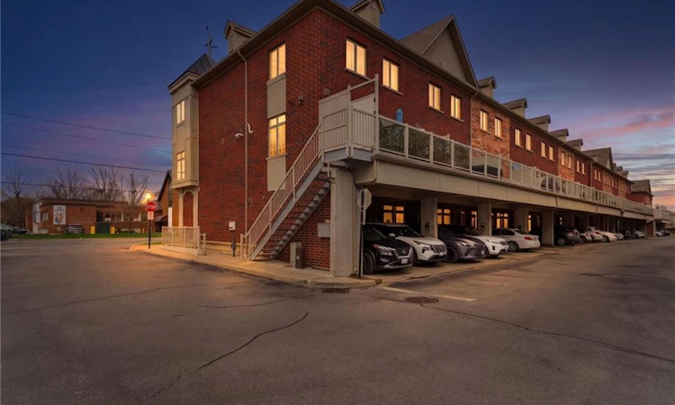 32-362 Plains Road E