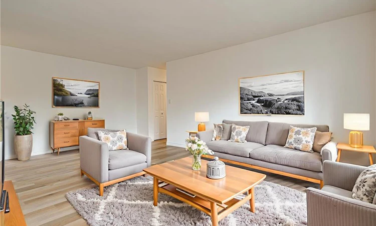 405-283 Fairway Road N