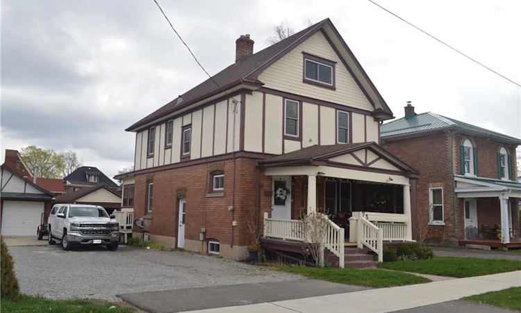 73 Talbot Street S