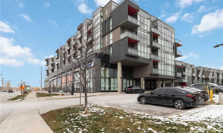 D422-5220 Dundas Street