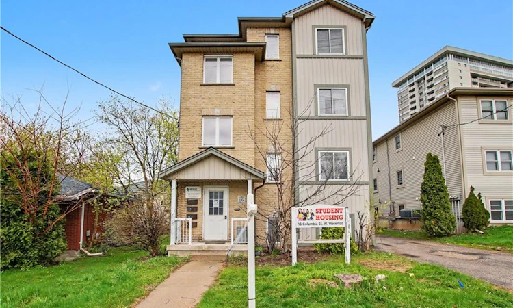 16 Columbia Street W