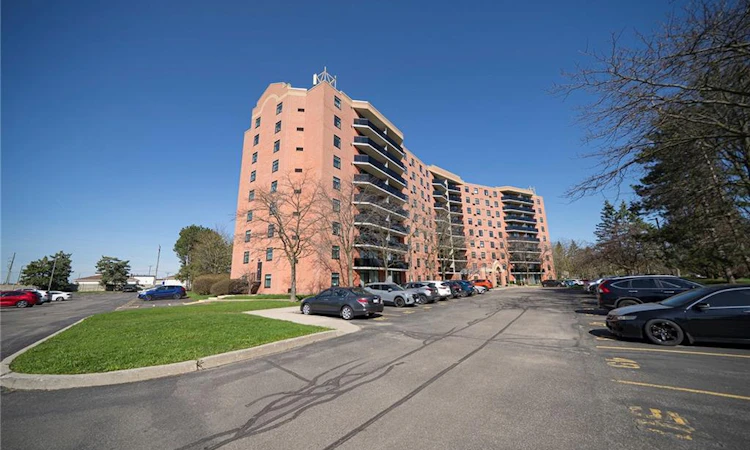 715-9 Bonheur Court