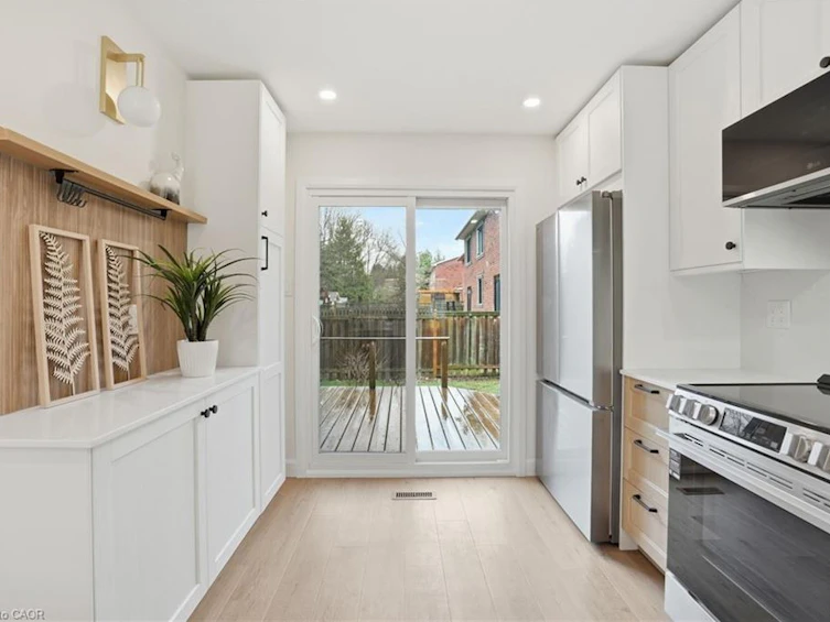 8 Chudleigh Street, Hamilton, ON, L9H 7E4 - 11