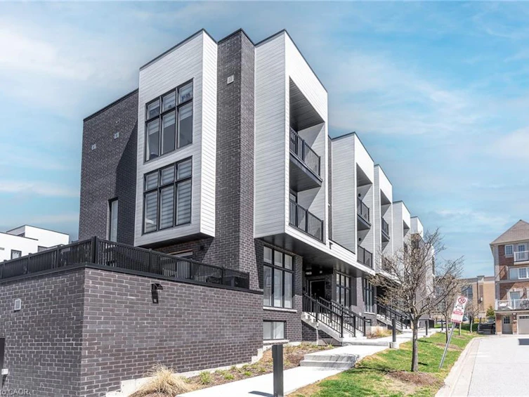 8-184 Angus Drive, Ajax, ON, L1S 0G5 - 2