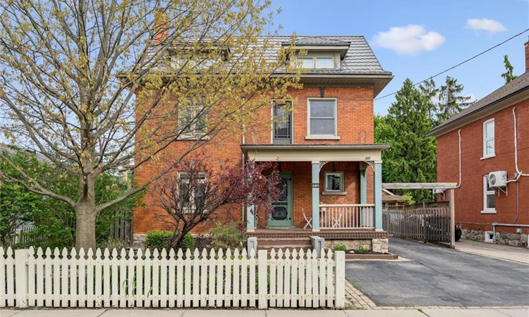 265 Dolph Street N