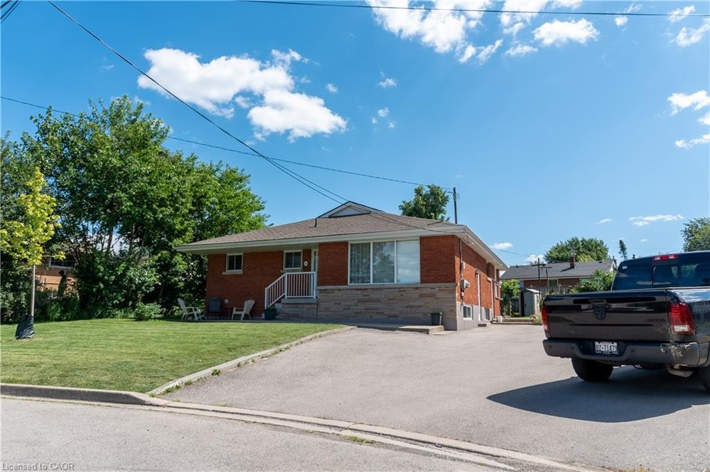 Lower-8 Salmond Court, Hamilton, ON, L8T 2J7