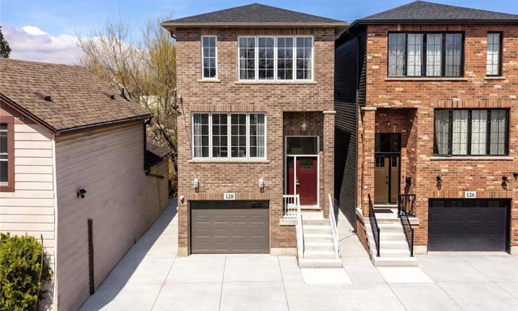 128 Canada Street