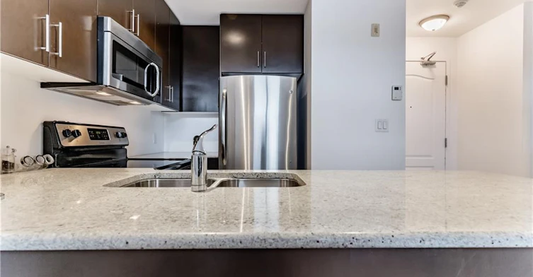404-5327 Upper Middle Road, Burlington, ON, L7L 0E9 - 5