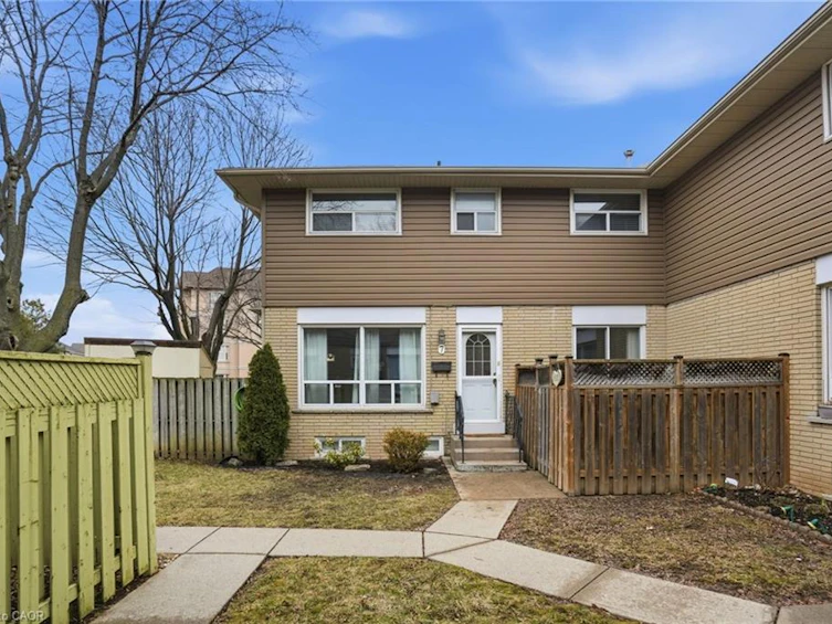 7-914 Mohawk Road, Hamilton, ON, L8T 2R8 - 2