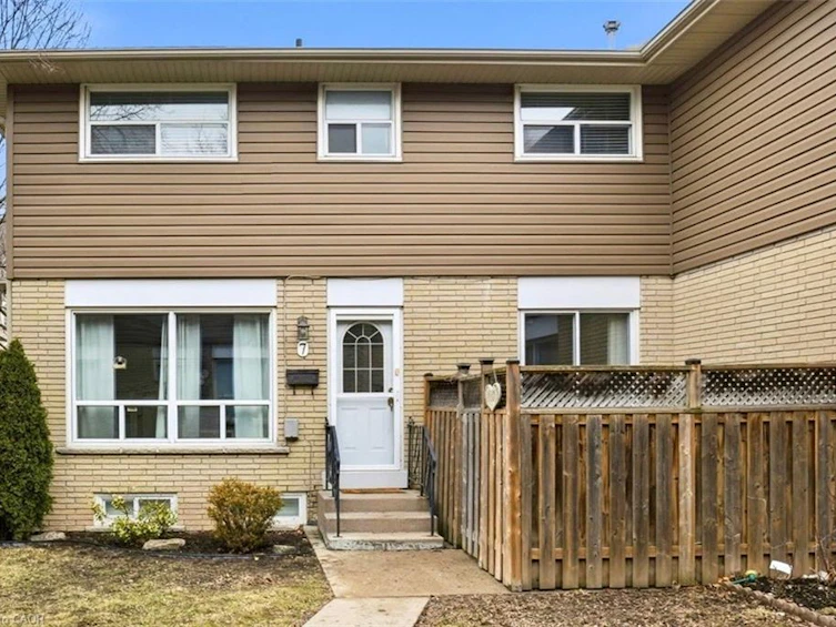 7-914 Mohawk Road, Hamilton, ON, L8T 2R8