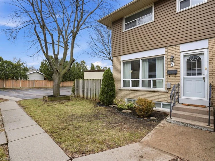 7-914 Mohawk Road, Hamilton, ON, L8T 2R8 - 3