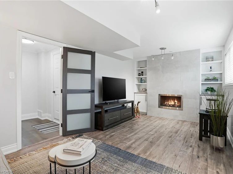 663 Mullin Way, Burlington, ON, L7L 4J6 - 9